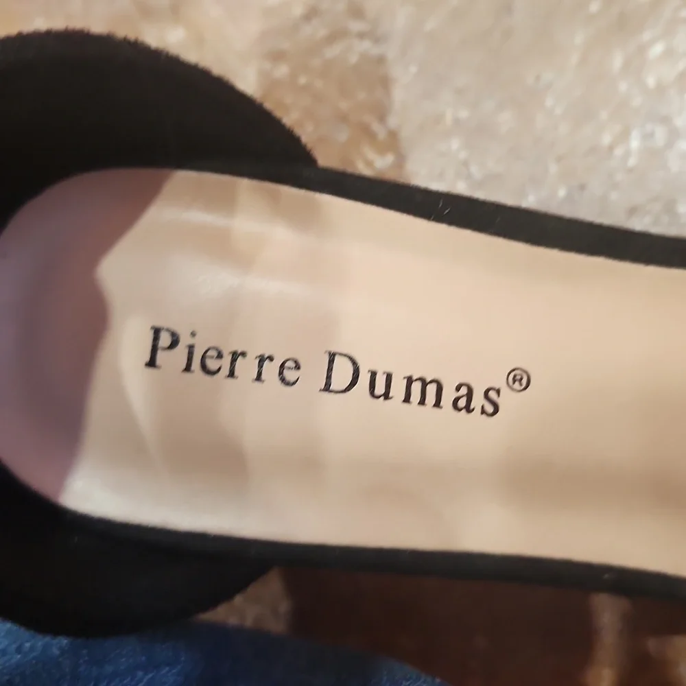 Pierre Dumas black velvet feel heels women's size 6 EUC